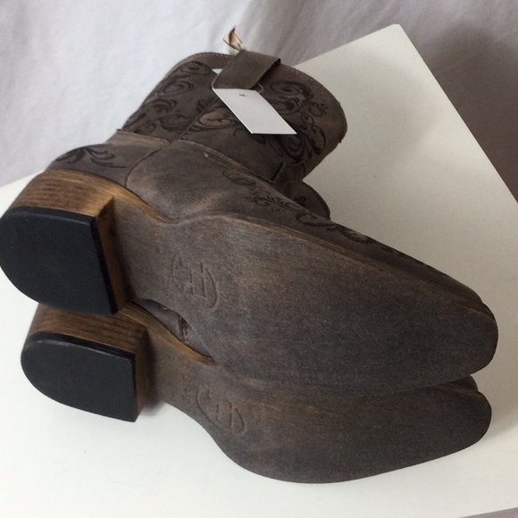 Roper Brown Western Boots with Embroidery - Picture 7 of 10